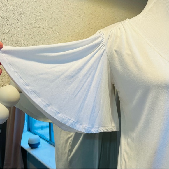 DOWN EAST white top size medium new with tag butterfly sleeves pleated - Picture 3 of 9